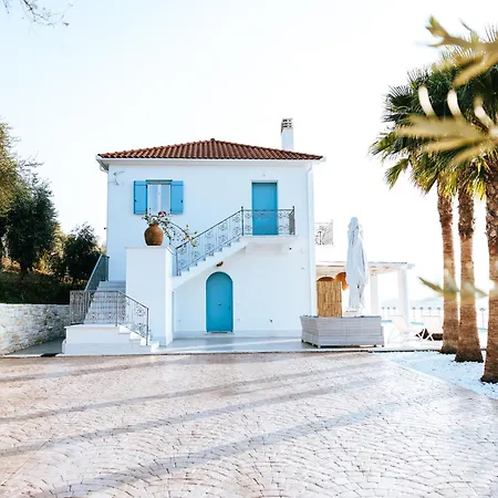 Villa La Villa, Independent With Pool And Jacuzzi *