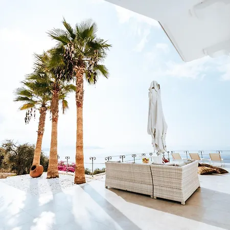 La Villa, Independent With Pool And Jacuzzi
