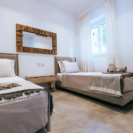 La Villa, Independent With Pool And Jacuzzi