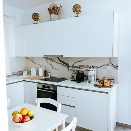 Villa La Villa, Independent With Pool And Jacuzzi *