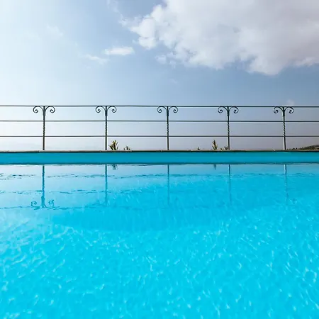 La Villa, Independent With Pool And Jacuzzi