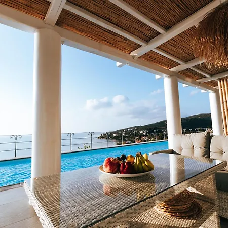 La Villa, Independent With Pool And Jacuzzi فيلة خورتو